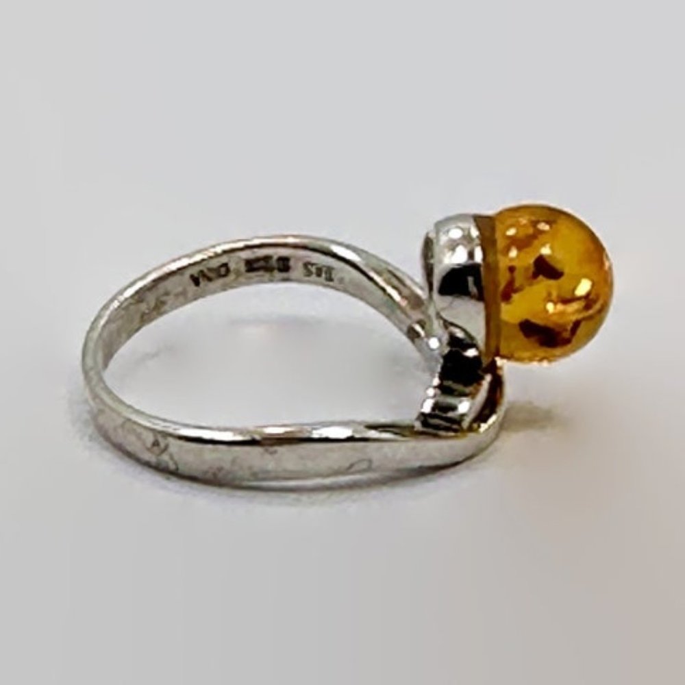 Amber Ring, Sterling Silver, Vintage Ring, Orb Shaped, Size 7 1/2, Honey Amber - Picture 4 of 6